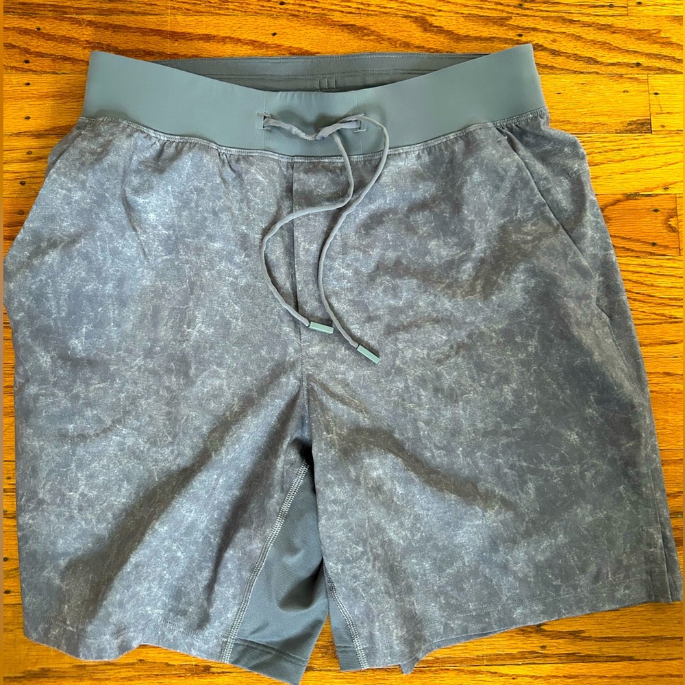 Lululemon THE Linerless Short - Gravel Asphalt - Men / Medium 7”
